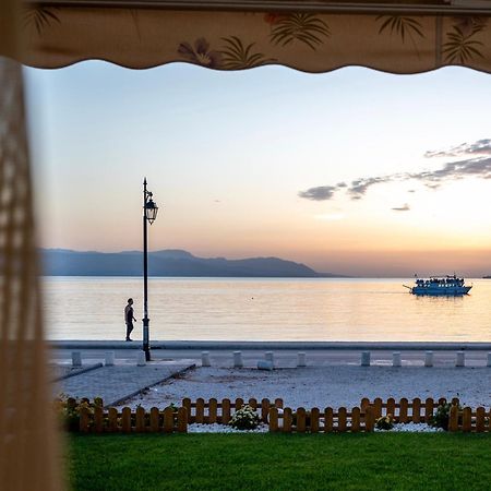 Loutraki Sea Sunset Apartment Exterior foto