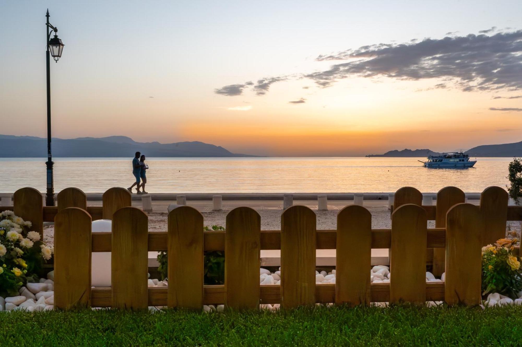 Loutraki Sea Sunset Apartment Exterior foto