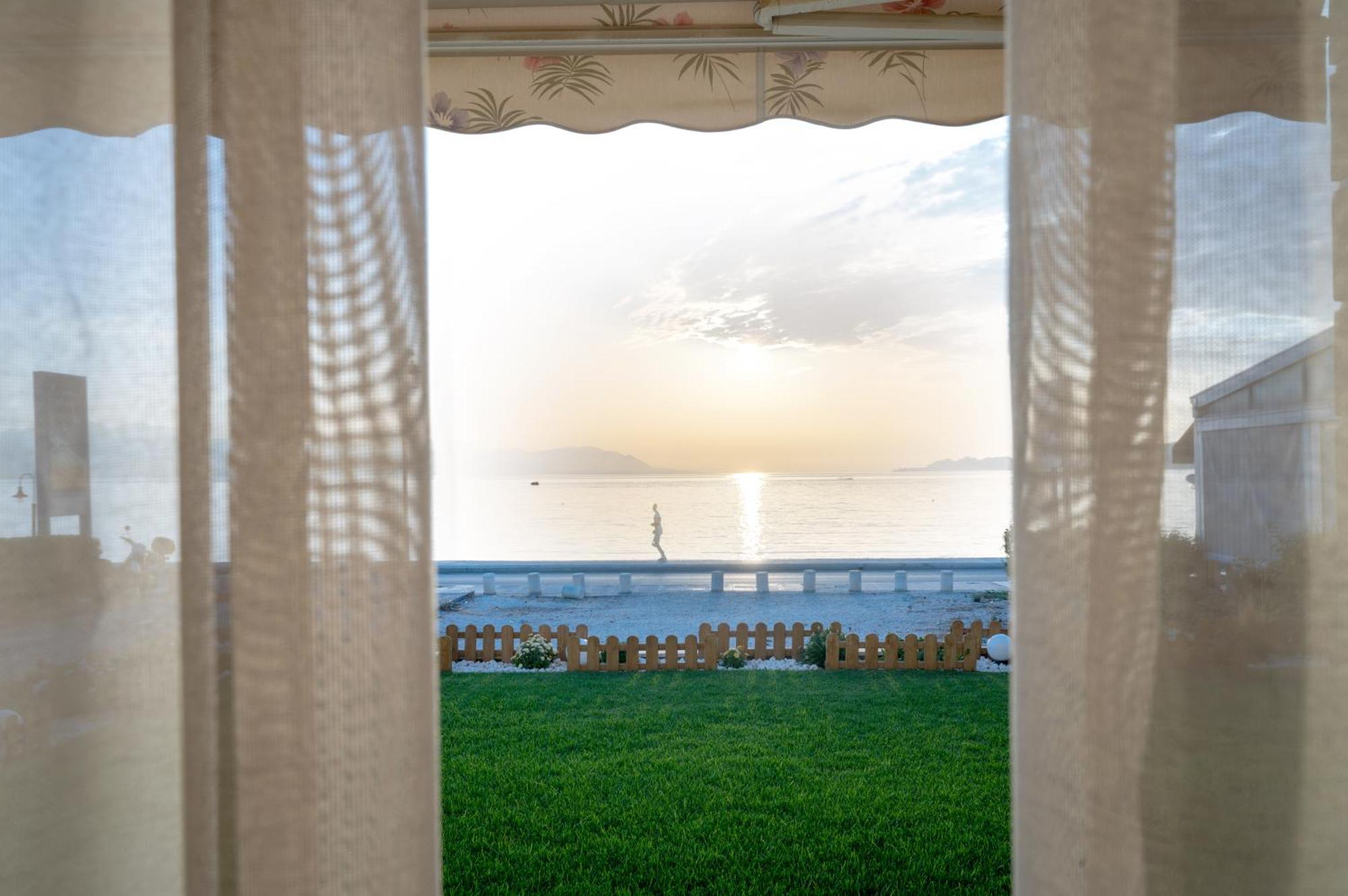 Loutraki Sea Sunset Apartment Exterior foto