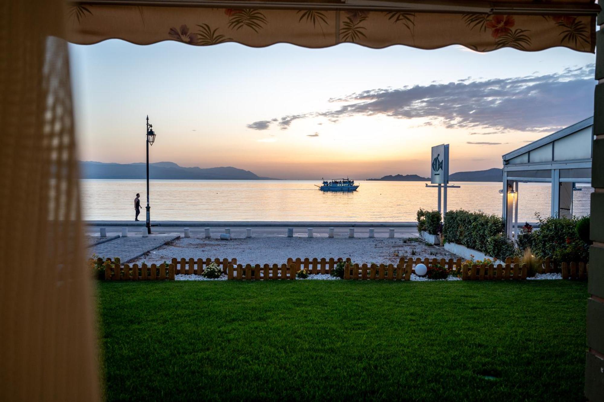 Loutraki Sea Sunset Apartment Exterior foto