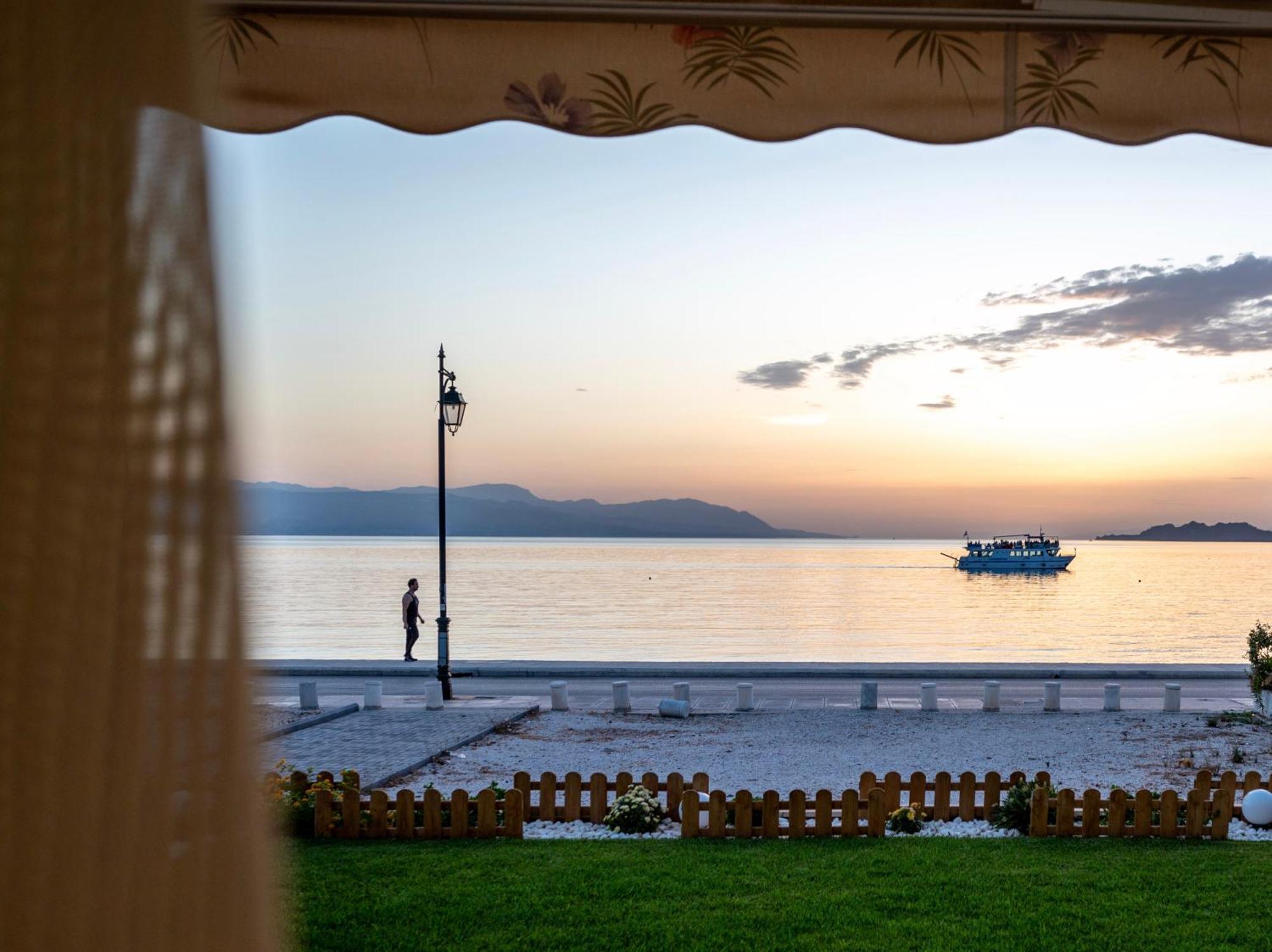 Loutraki Sea Sunset Apartment Exterior foto